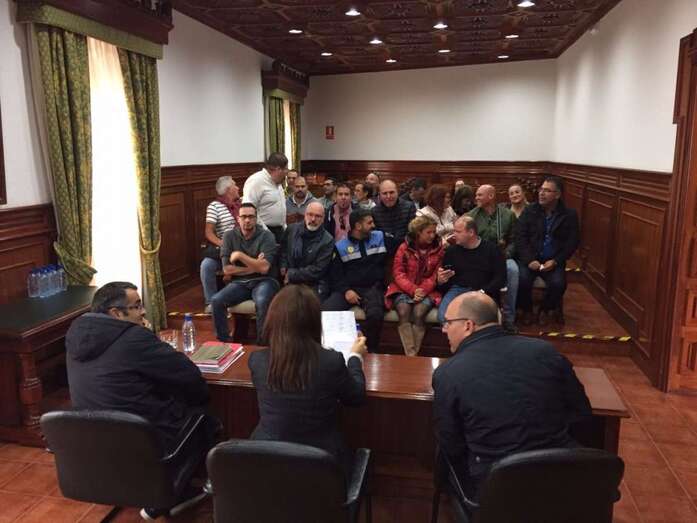 Imagen de archivo de una reunión con representantes sindicales (Foto TA)