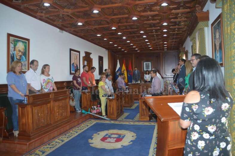 El Pleno de Telde guardó un respetuoso minuto de silencio (Foto TA)