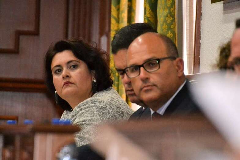 Celeste López y otros miembros del Gobierno de Telde, en un Pleno municipal (Foto TA)