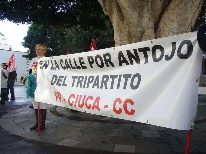 Archivo. Protesta de los trabajadores de Gestión Tributaria en la plaza de San Juan (Foto TA)