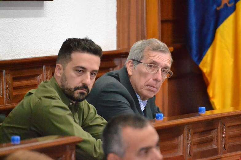 Archivo: Guillermo Reyes y Juan Antonio Peña, en un pleno reciente (Foto TA)