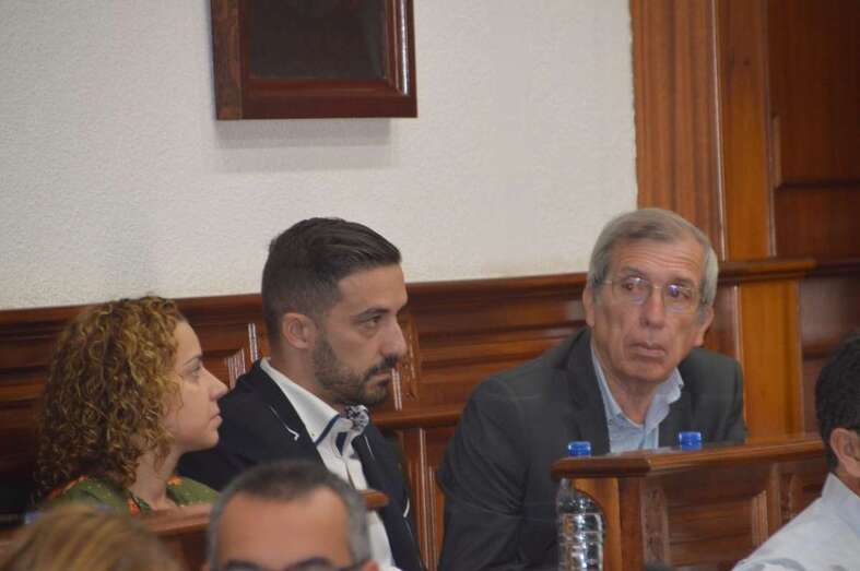 Tres de los cuatro concejales de Ciuca en el Pleno del pasado viernes (Foto TA)
