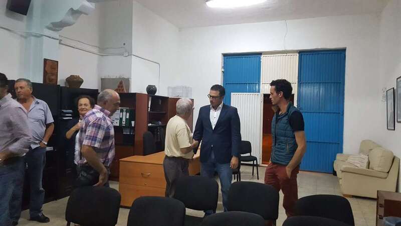 Imagen del encuentro con agricultores y ganaderos (Foto TA)