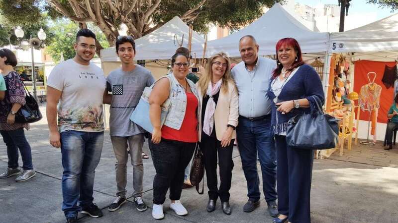 Ángeles Palmero recorrió Los Llanos acompañada por varios cargos y militantes de CC en Telde (Foto TA)