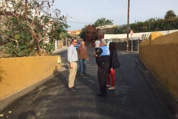 Vias y Obras asfalta la calle de Ceres en Caserones Bajos (Foto TA)