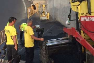 Vias y Obras asfalta la calle de Ceres en Caserones Bajos (Foto TA)
