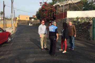 Vias y Obras asfalta la calle de Ceres en Caserones Bajos (Foto TA)