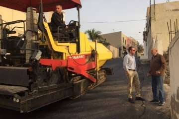 Vias y Obras asfalta la calle de Ceres en Caserones Bajos (Foto TA)