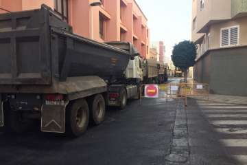 Vías y Obras asfalta cinco calles de Marpequeña-Telde (Foto TA)