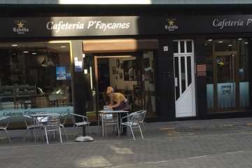 Ofensiva de IUC de Telde contra las terrazas ilegales que ocupan espacios públicos (Foto TA e IUC)