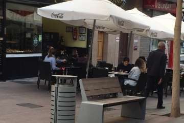 Ofensiva de IUC de Telde contra las terrazas ilegales que ocupan espacios públicos (Foto TA e IUC)