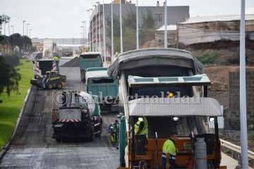 Obras de reasfaltado entre Melenara y Salinetas (Foto TA)