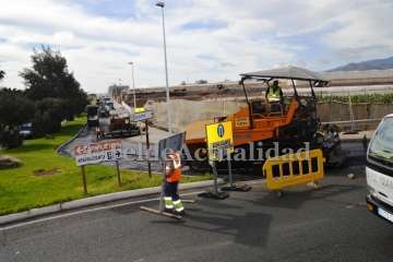 Obras de reasfaltado entre Melenara y Salinetas (Foto TA)