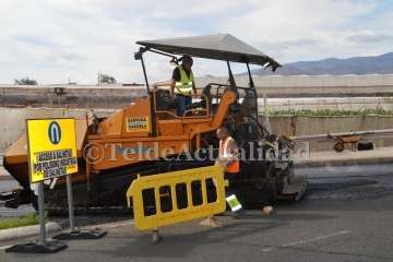 Obras de reasfaltado entre Melenara y Salinetas (Foto TA)