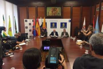 Firma del convenio para retirar las vallas de la GC-1 a su paso por Telde (Foto TA)