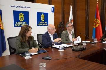 Firma del convenio para retirar las vallas de la GC-1 a su paso por Telde (Foto TA)