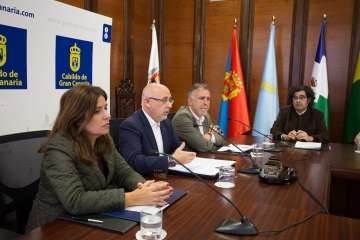 Firma del convenio para retirar las vallas de la GC-1 a su paso por Telde (Foto TA)