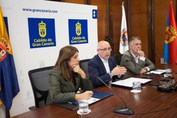 Firma del convenio para retirar las vallas de la GC-1 a su paso por Telde (Foto TA)