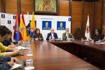 Firma del convenio para retirar las vallas de la GC-1 a su paso por Telde (Foto TA)