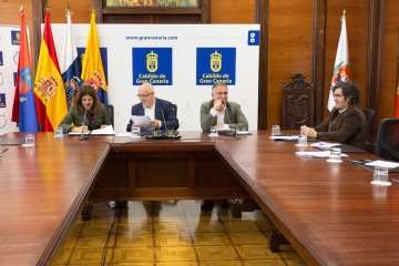 Firma del convenio para retirar las vallas de la GC-1 a su paso por Telde (Foto TA)