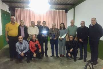 Reconocimiento de los mandos de la Policía Local a dos oficiales de Telde (Foto TA)