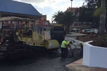 Vías y Obras renueva el asfaltado del entorno de Narea (Foto TA)