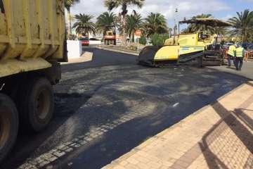 Vías y Obras renueva el asfaltado del entorno de Narea (Foto TA)