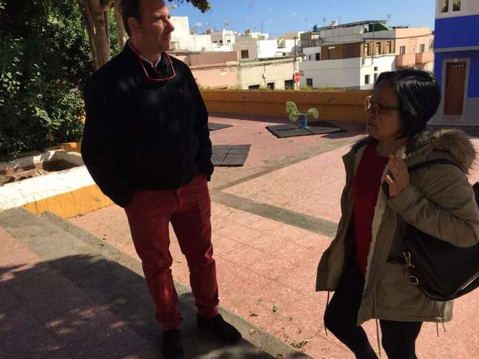 El concejal Eloy Santana junto a Margarita Alonso (Foto TA)