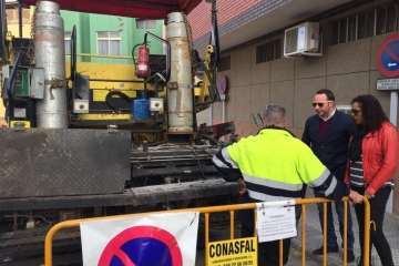 El plan municipal de asfaltado llega a El Roque y urbanización Juan Mayor (Foto TA)