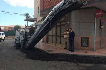 El plan municipal de asfaltado llega a El Roque y urbanización Juan Mayor (Foto TA)
