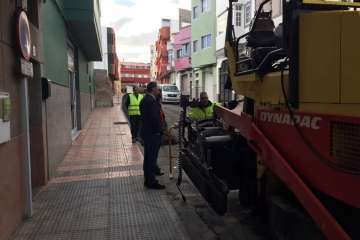 El plan municipal de asfaltado llega a El Roque y urbanización Juan Mayor (Foto TA)