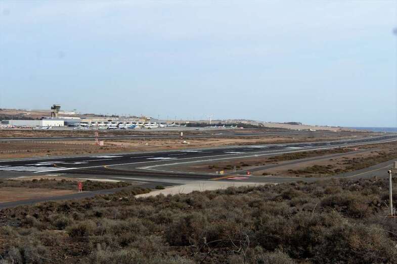 Imagen de una de las dos pistas del Aeropuerto de Gran Canaria (Foto TA)