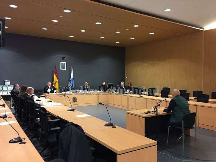 Momento de la declaración del testigo Felipe Ojeda, de la Ferretería Felipe y Nicolás (Foto TA)