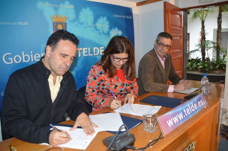 Momento de la firma del convenio (Foto TA)