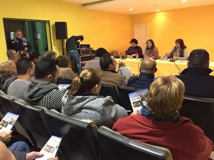 Momento de la asamblea celebrada este martes en el salón de actos de la antigua Gerencia del Valle de Jinámar (Foto TA)