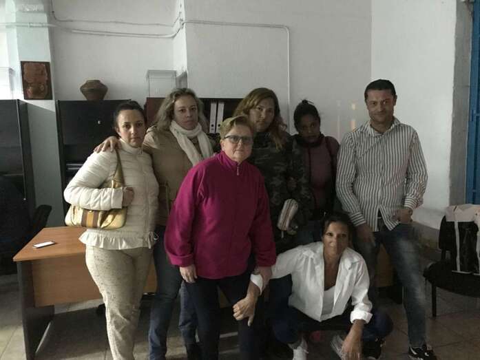 La portavoz y concejala del PP, Sonsoles Martín, se reunió ayer con un pequeño grupo de estos trabajadores (Foto TA)