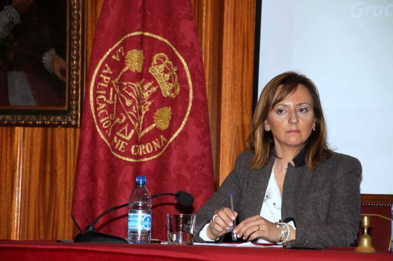 La consejera regional durante la charla (Foto Jesús Ruiz Mesa)