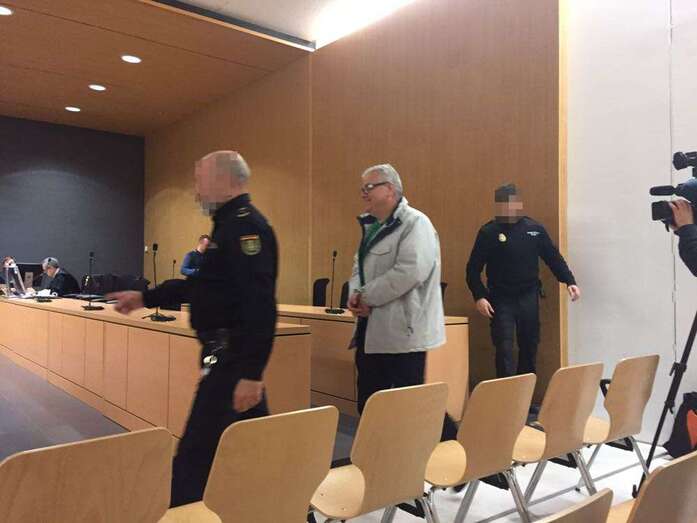 Juan Carlos Saavedra, a su entrada en la sala para declarar como testigo del Caso Faycán (Foto TA)