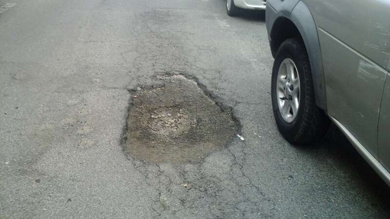 Archivo. Bache en una vía de Telde (Foto TA)