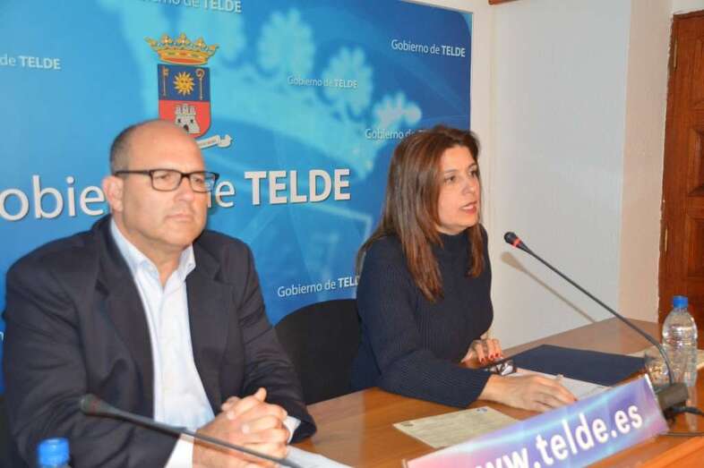 La alcaldesa Carmen Hernández y el concejal de Recursos Humanos, Agustín Arencibia (Foto TA)