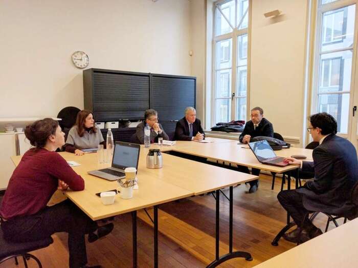 La alcaldesa de Telde, al fondo a la izquierda, en una de las reuniones de trabajo en Bruselas (Foto TA)