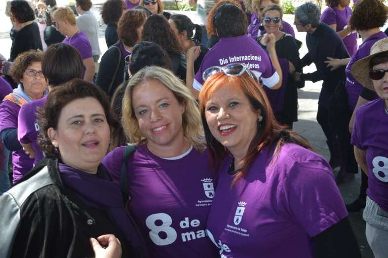 Sonsoles Martín (PP), en el centro, junto a las también concejalas Celeste López (NC) y Saro Sosa (CC) (Foto TA)