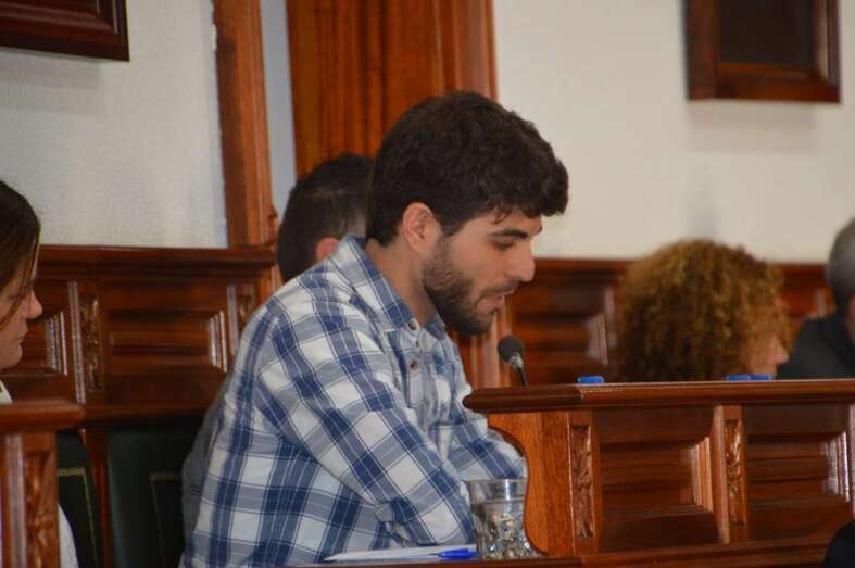 José Hernández, en la defensa de la moción (Foto TA)