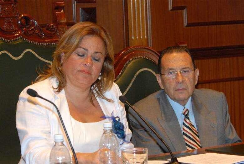 Mari Carmen Castellano, entonces alcaldesa, y el exinterventor Enrqiue Orts (Foto TA)