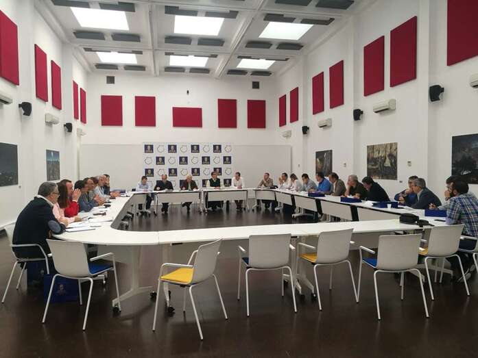 El concejal Eloy Santana participó este martes en la cumbre insular en representación de Telde (Foto TA)