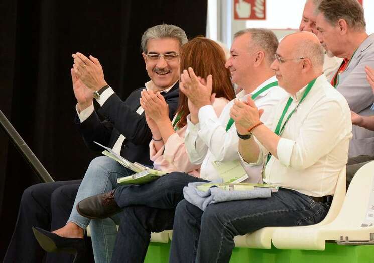 Román Rodríguez, en un acto de Nueva Canarias, con Antonio Morales y Carmen Hernández (Foto TA)
