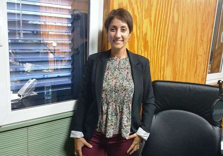 Onalia Bueno, en los estudios de Radio FaycÃ n (Foto TA)