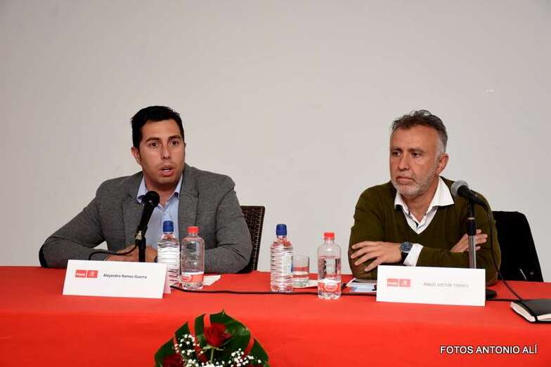 Momento del acto de esta noche del PSOE en La Fraternidad (Foto TA)