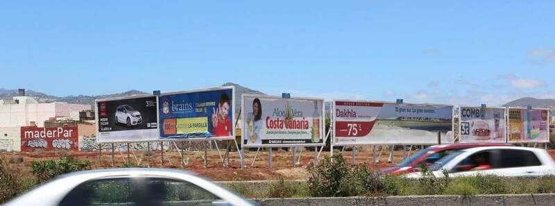 Archivo. Vallas en la GC-1 a su paso por Telde (Foto TA)