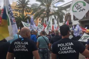Protesta de policías locales para exigir el anticipo de la edad de jubilación (Foto TA)